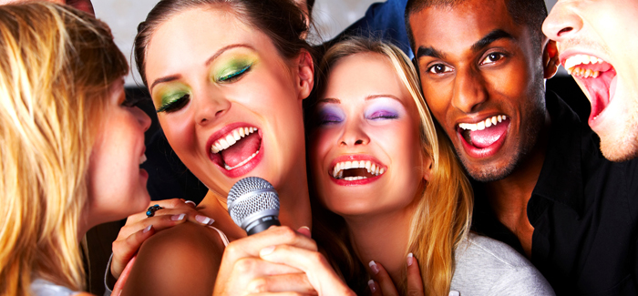 5 tips giúp bạn tự tin tỏa sáng ở phòng karaoke